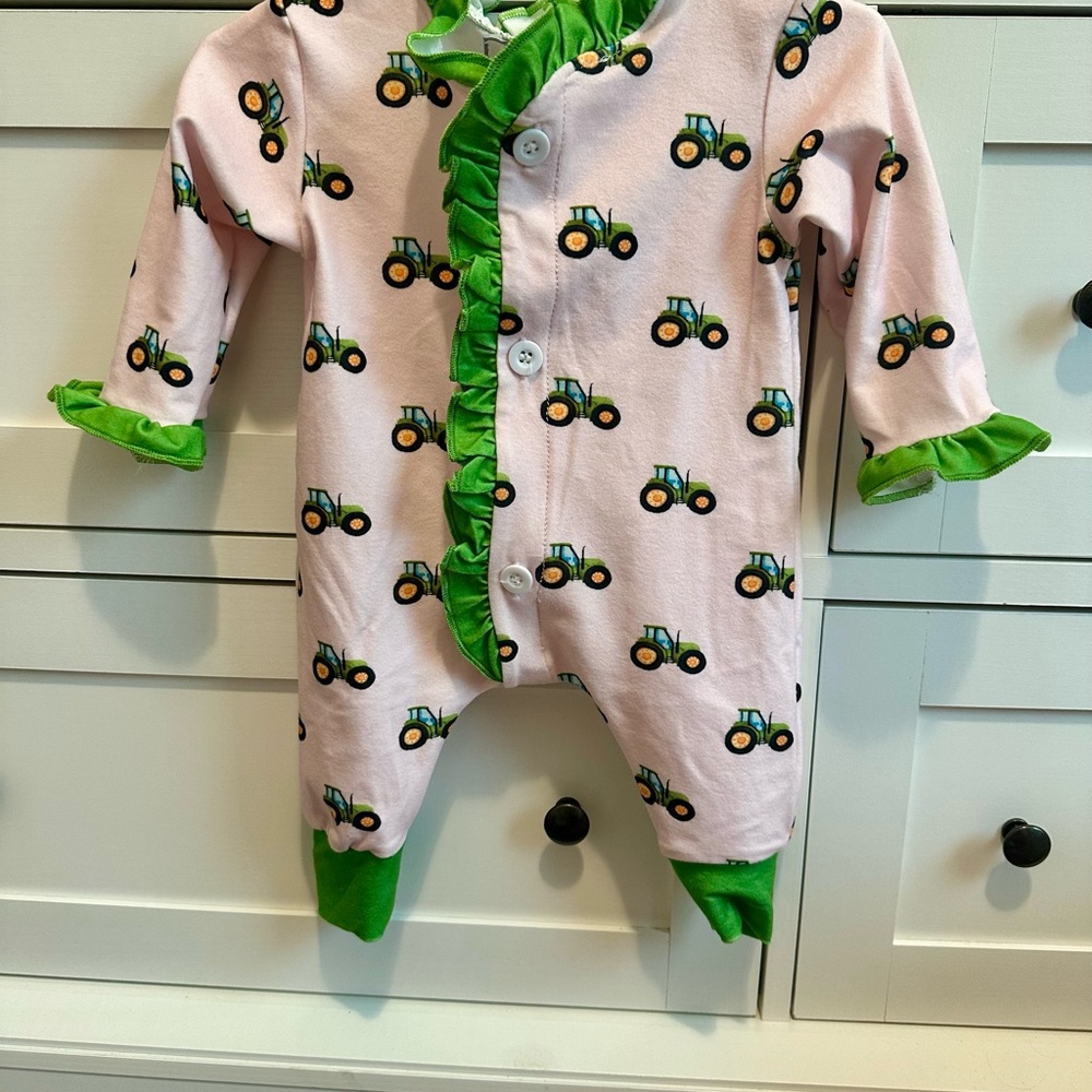 SugarBee Clothing Co. - Precious Ruffle Buttflap Tractor Pajamas - BNWT! - Picture 5 of 6